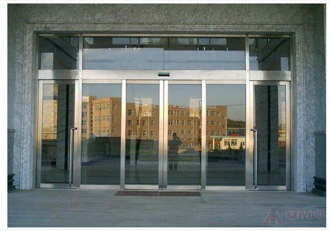 Translational automatic door