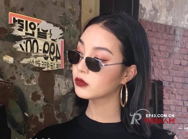 ä½ ä¸Žæ—¶å°šä¹‹é—´å°±å·®ä¸€å‰¯å¢¨é•œ æ—¶ä¸‹æ½®æµæ¬¾å¥³å£«å¢¨é•œ