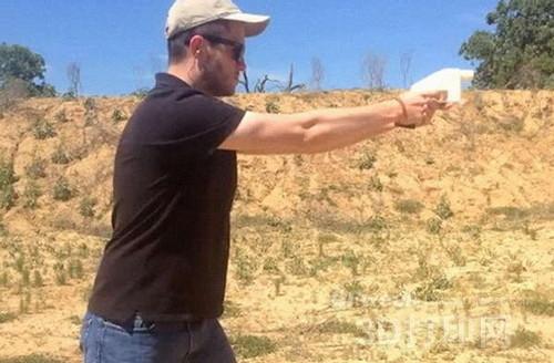 Wilson tests the pistol "liberator" made by 3D printing technology