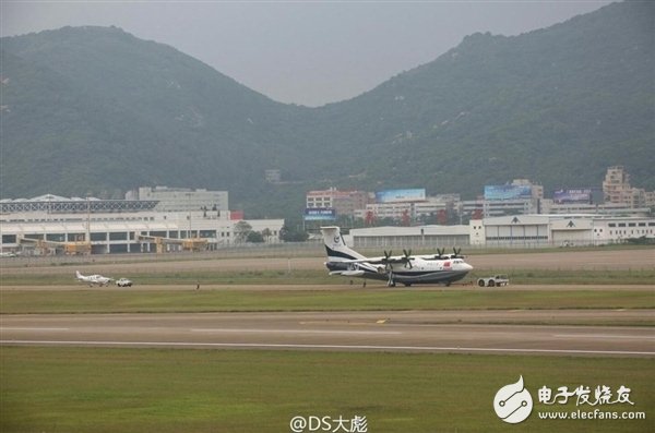 Two domestic heavy aircraft will be unveiled for the first time tomorrow at Zhuhai Air Show