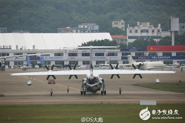 Two domestic heavy aircraft will be unveiled for the first time tomorrow at Zhuhai Air Show