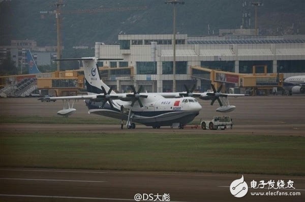 Two domestic heavy aircraft will be unveiled for the first time tomorrow at Zhuhai Air Show