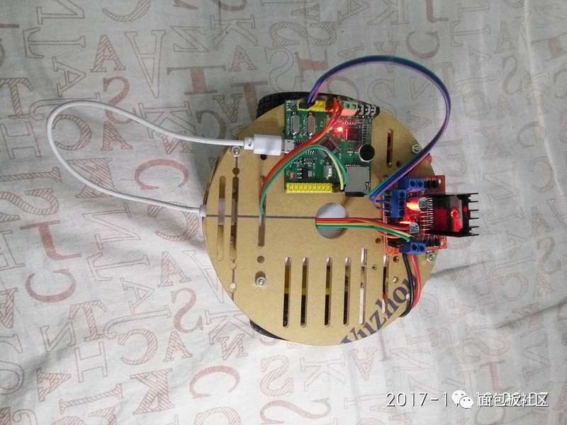 DIY car based on LD3220 voice recognition module