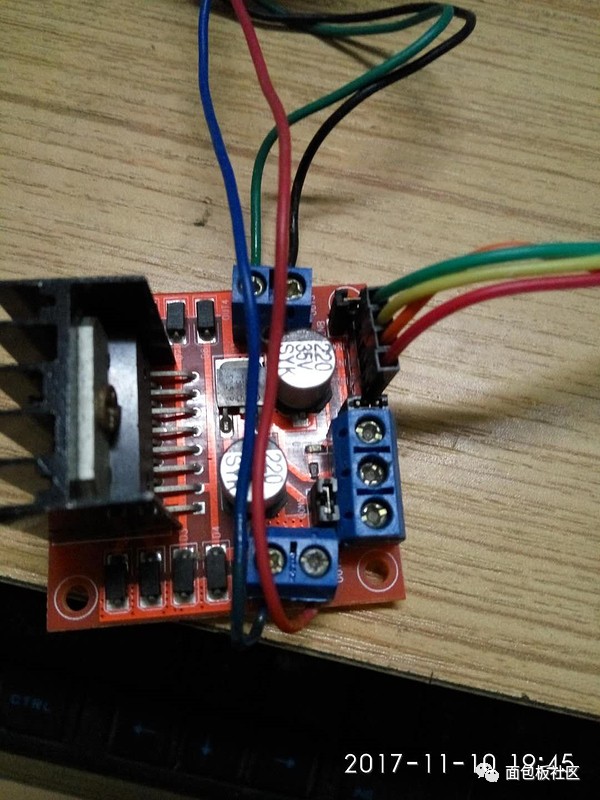 DIY car based on LD3220 voice recognition module