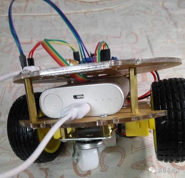 DIY car based on LD3220 voice recognition module