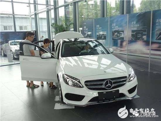 Mercedes-Benz car cruises out of control and runs hundreds of kilometers