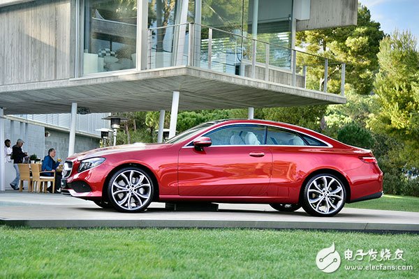 Please pay attention to the control of the value of the color, this Mercedes-Benz E Coupe will evoke your desire to change!