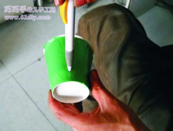 Disposable used paper cups handmade - dancing color snake