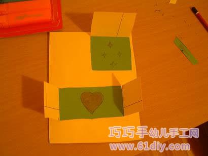 4. Two greeting cards are pasted together.