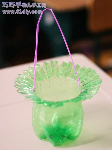 Soda bottle making basket