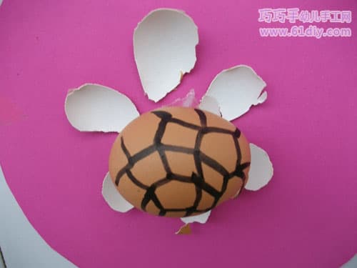 Baby handmade - eggshell making small turtle