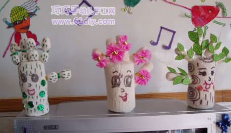 Tree dolls and flower dolls made of used gloves