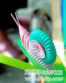 Straw woven small snail