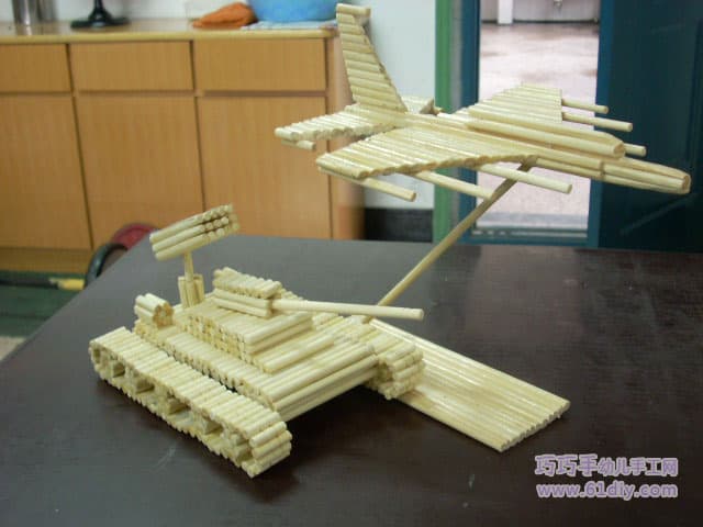 Handmade works of chopsticks - tanks and planes