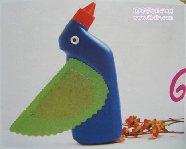 Bird made from waste plastic bottles