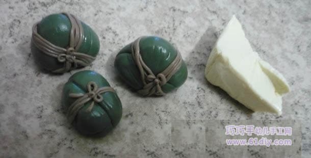 Soft clay making dice (dragon Boat Festival handmade)