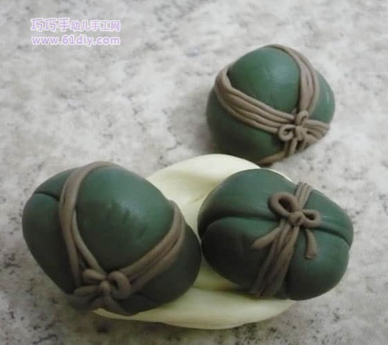 Soft clay making dice (dragon Boat Festival handmade)