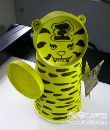 Paper cup tiger