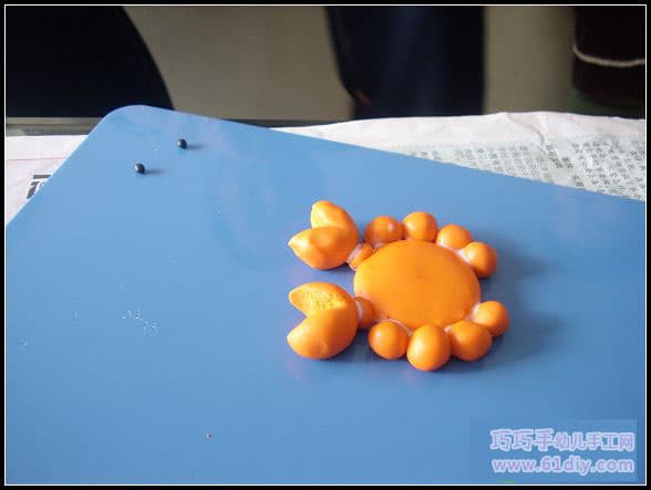 Plasticine making small crab illustration