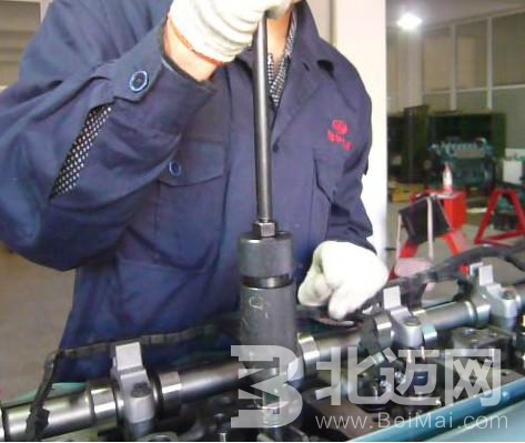 Heavy truck engine maintenance