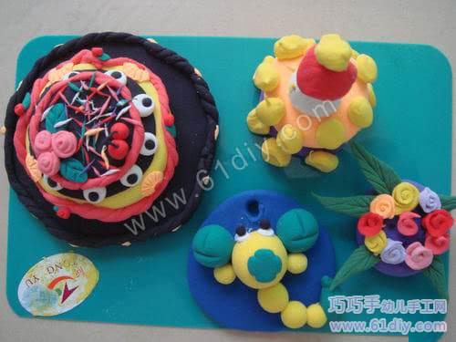 Children's color clay works