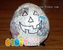 Balloon making pumpkin lantern