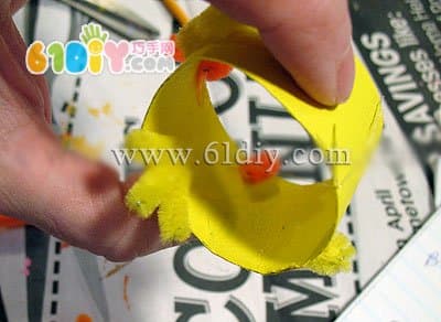 Roll paper core small yellow chicken making