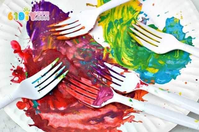 Child creative painting fork painting big cock