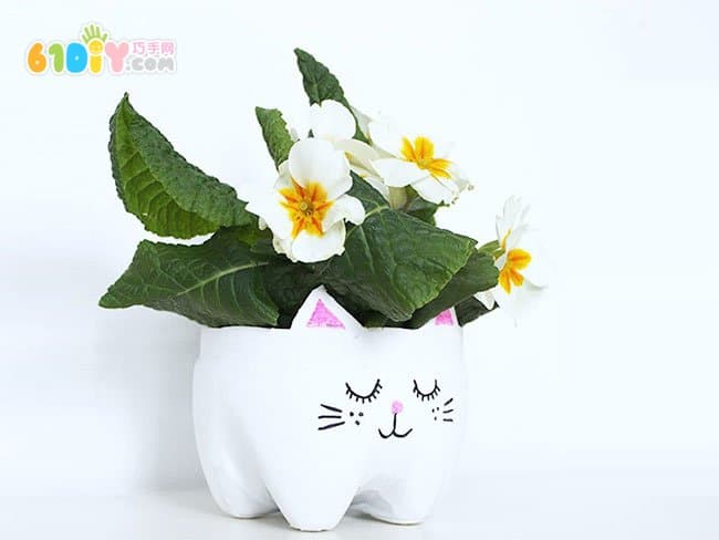 Coke bottle turned into cute kitten flowerpot