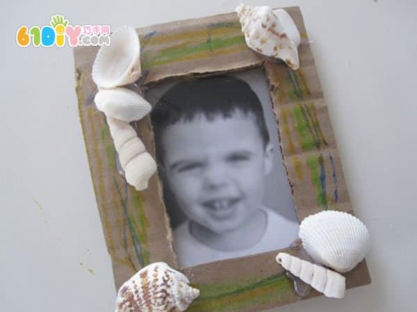 DIY waste cardboard shell photo frame