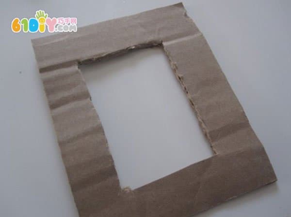 DIY waste cardboard shell photo frame