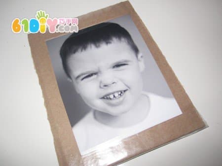 DIY waste cardboard shell photo frame