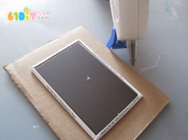 DIY waste cardboard shell photo frame