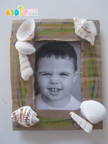 DIY waste cardboard shell photo frame