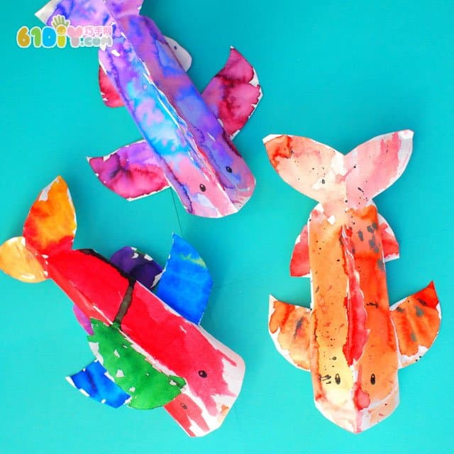 Paper tray making colorful three-dimensional fish