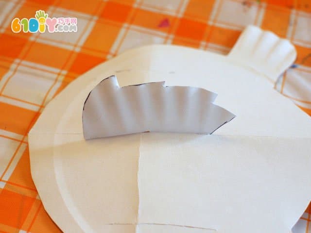 Paper tray making colorful three-dimensional fish