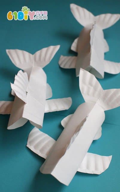 Paper tray making colorful three-dimensional fish