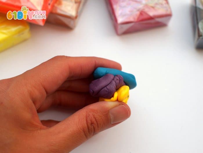 Children's DIY making beautiful space necklace