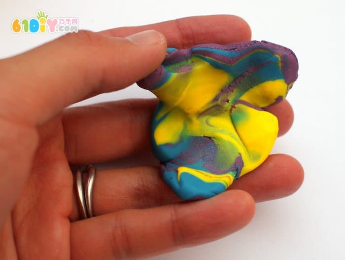 Children's DIY making beautiful space necklace