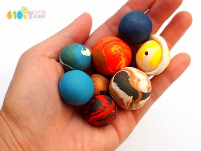 Children's DIY making beautiful space necklace