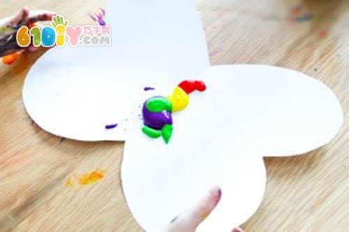 Children simply make beautiful symmetrical butterflies