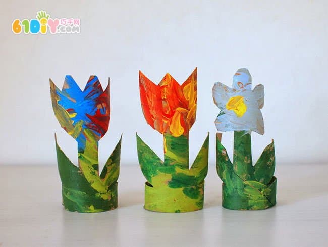 Roll of paper tube creatively made tulip flowers and cactus