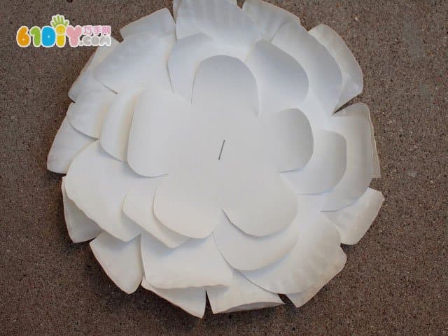 Handmade gorgeous three-dimensional flowers in paper tray