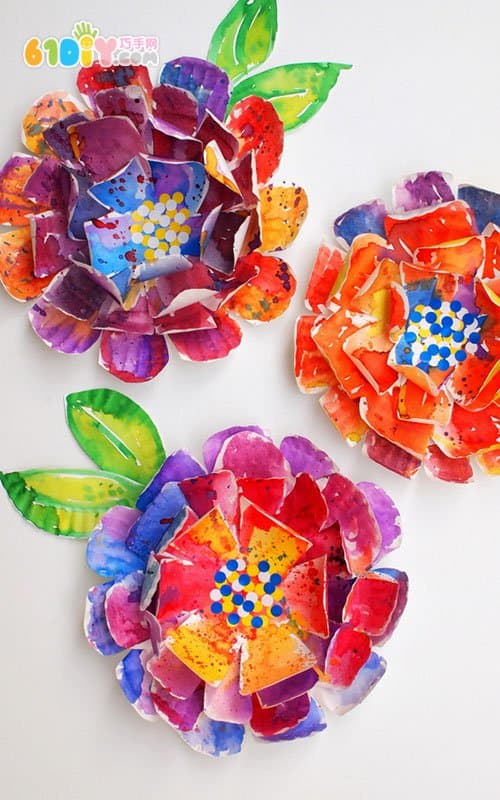 Handmade gorgeous three-dimensional flowers in paper tray