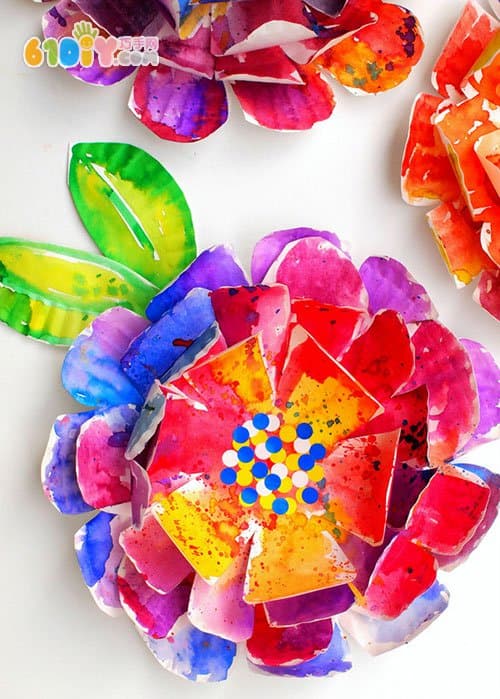 Handmade gorgeous three-dimensional flowers in paper tray