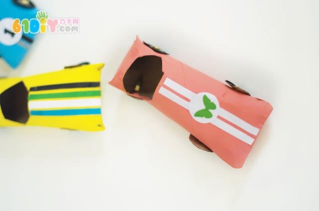 Children's handmade roll paper car racing