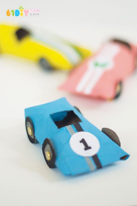 Children's handmade roll paper car racing
