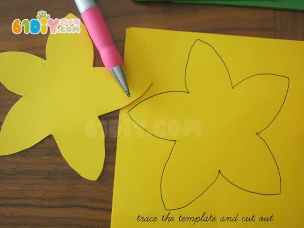 Children make simple three-dimensional daffodils