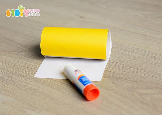 Spring handmade tutorial toddler DIY paper tube bee