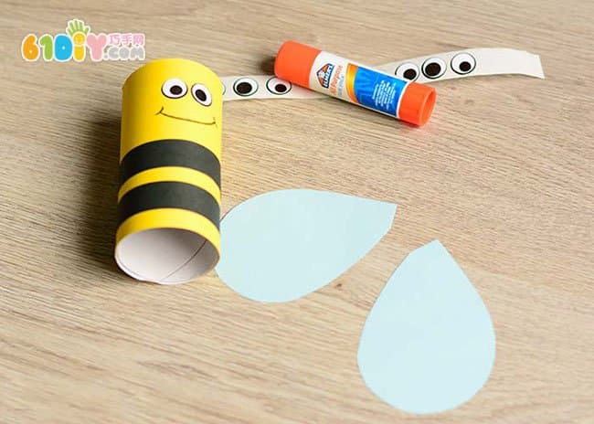 Spring handmade tutorial toddler DIY paper tube bee